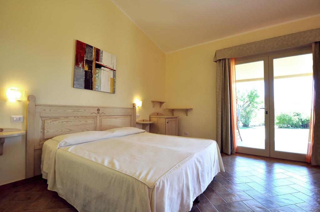 Affittacamere B&B La Villa Dei Graniti Villasimius Habitación foto