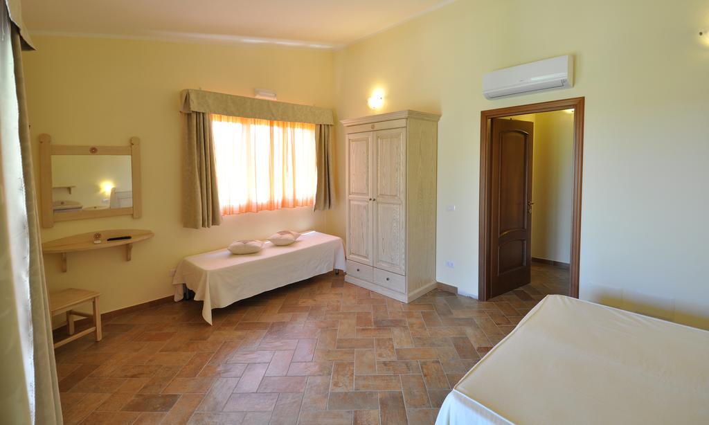 Affittacamere B&B La Villa Dei Graniti Villasimius Habitación foto
